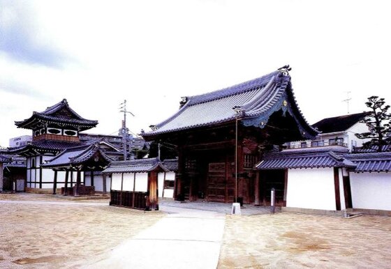 表門と築地塀（背面）　撮影：（有）真陽社　大澤　正