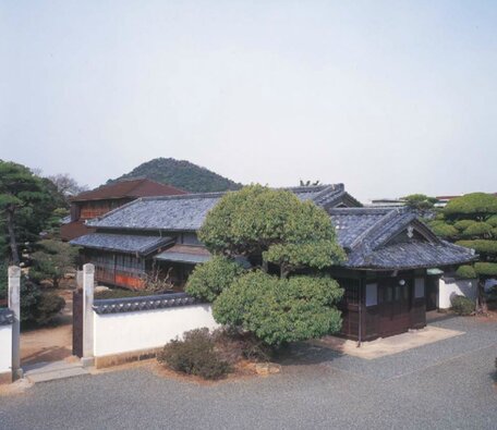 本館　全景（南東より見る）　撮影：大村印刷　蔵澄秀昭